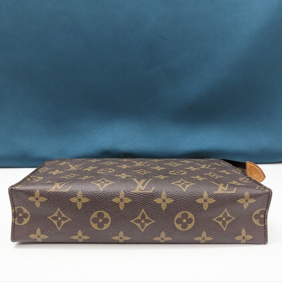✨Louis Vuitton✨ Toiletry 26 Brown monogram pouch. Very Good Condition - Picture 15 of 15